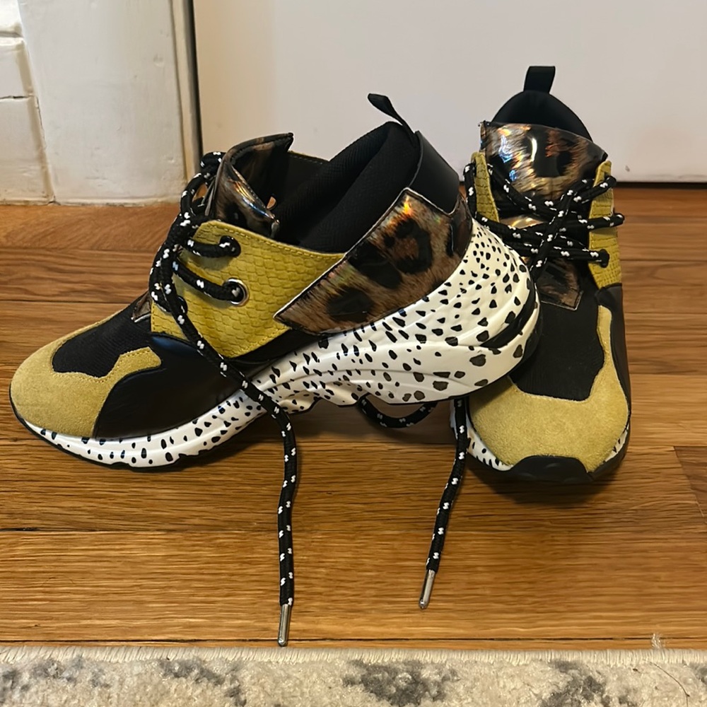 Steve Madden Cliff yellow sneakers